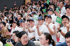 妙喻做篮球角逐中