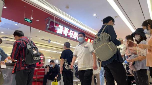 发哥与财叔关于牛杂煲的故事
